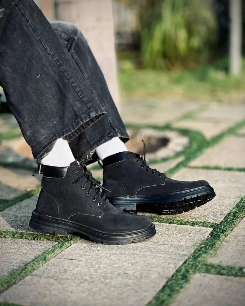 Black boots (6 uk)