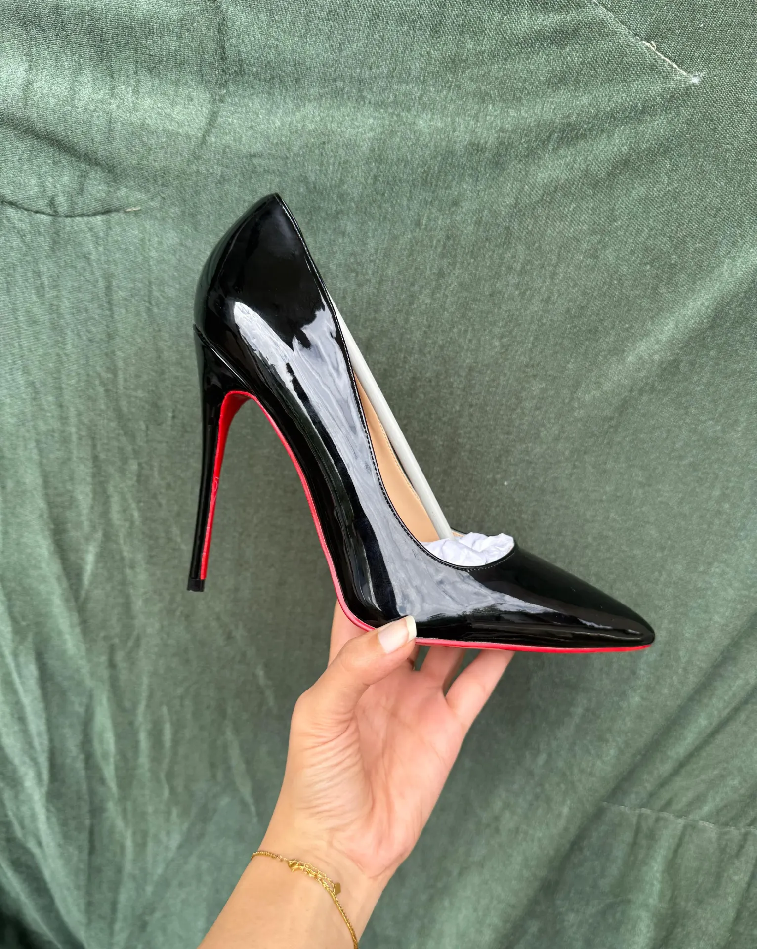 CHRISTIAN LOUBOUTIN RED SOLE GLOSSED BLACK LEATHER HEELS (36)