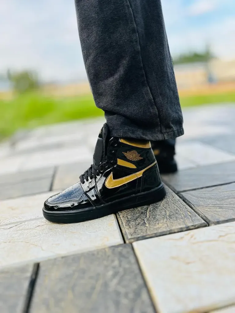Jordan gold black (6 uk)