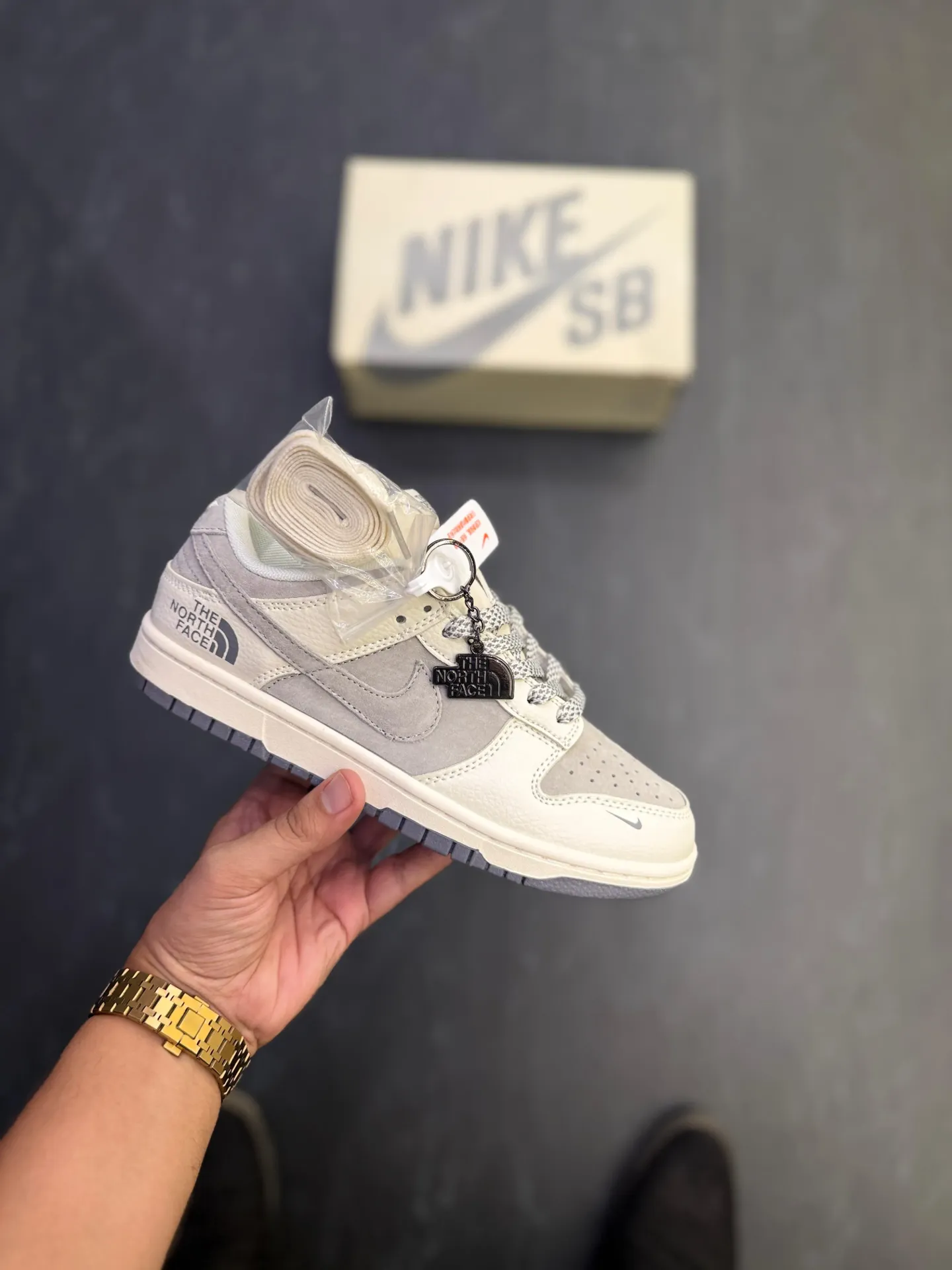 NIKE SB DUNK NORTH FACE OG GREY
2025 (40)